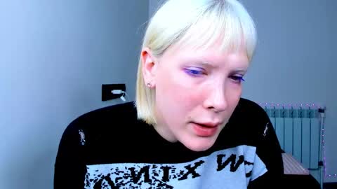 Snapshot of tenebrise chatting on November 2025 07:03:02 AM Kira online show from November 2025 07:03:02 AM