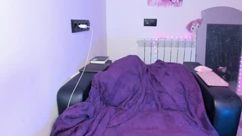 Kira online show from April 2026 10:44:01 PM