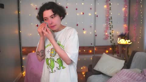 Snapshot of tenishal0ve chatting on April 2026 03:18:01 AM Wanessa online show from April 2026 03:18:01 AM