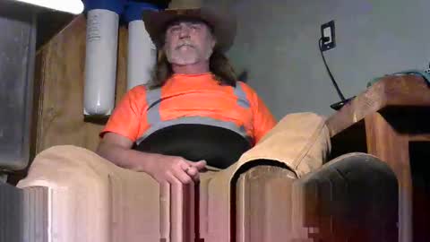 Snapshot of tennredneck chatting on November 2025 03:18:02 AM Tennredneck online show from November 2025 03:18:02 AM