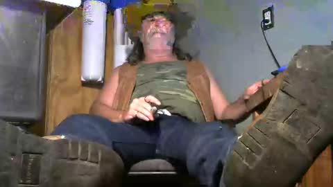 Snapshot of tennredneck chatting on November 2025 04:01:01 AM Tennredneck online show from November 2025 04:01:01 AM