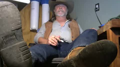 Snapshot of tennredneck chatting on November 2025 03:53:02 AM Tennredneck online show from November 2025 03:53:02 AM