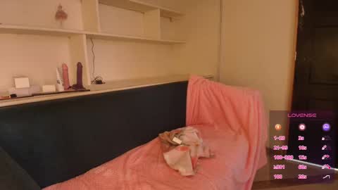 Terra Elowen online show from October 2025 11:42:02 AM