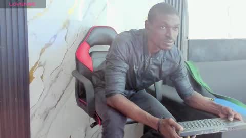 terranze_z online show from October 2025 07:02:02 PM