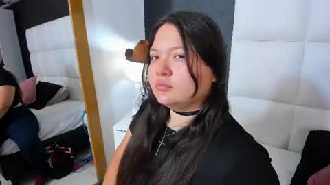 Snapshot of tessa_sinclaire chatting on July 2026 05:27:02 PM TERESA online show from July 2026 05:27:02 PM