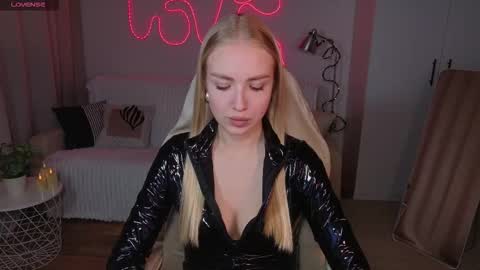 TessaHamilton online show from February 2026 05:54:01 PM