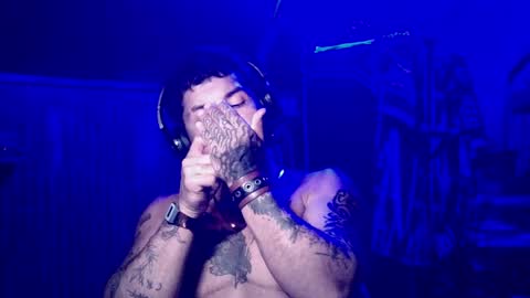 Milo online show from January 2025 02:01:01 AM