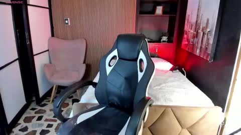 Snapshot of thaliabrooks_ chatting on November 2025 05:28:02 AM Thalia online show from November 2025 05:28:02 AM