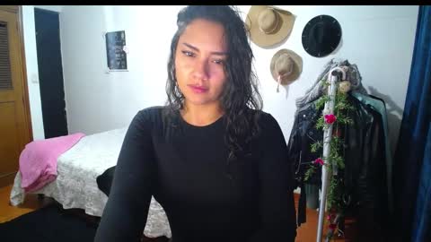 Snapshot of thaliacooper chatting on January 2025 12:18:01 AM online show from January 2025 12:18:01 AM