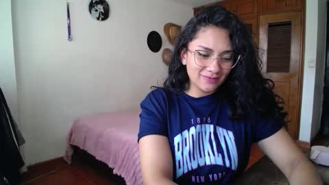 Snapshot of thaliacooper chatting on September 2025 06:19:02 PM online show from September 2025 06:19:02 PM