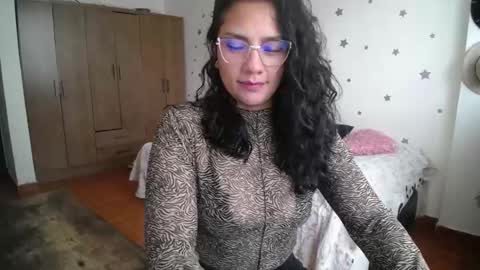 Snapshot of thaliacooper chatting on October 2025 06:43:01 PM online show from October 2025 06:43:01 PM