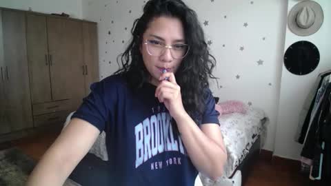 Snapshot of thaliacooper chatting on November 2025 05:13:01 PM online show from November 2025 05:13:01 PM