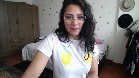 Snapshot of thaliacooper chatting on November 2025 06:29:02 PM online show from November 2025 06:29:02 PM