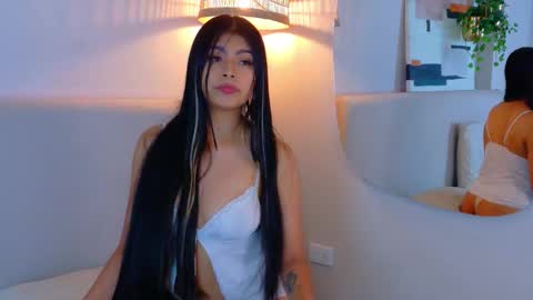 thalianarosse online show from March 2026 04:06:01 AM