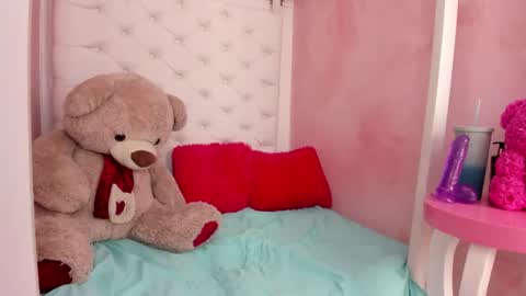 Snapshot of thanier_18 chatting on February 2026 08:14:01 PM thanier_18 online show from February 2026 08:14:01 PM