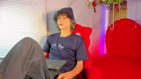Snapshot of thanier_18 chatting on June 2026 06:33:01 PM thanier_18 online show from June 2026 06:33:01 PM