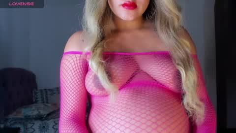 Snapshot of thatgirl2003 chatting on December 2024 02:12:01 AM online show from December 2024 02:12:01 AM