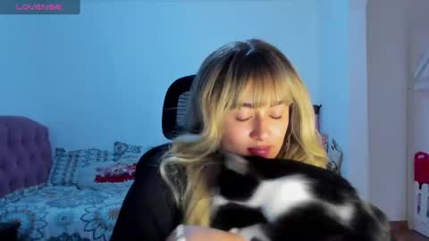 Snapshot of thatgirl2003 chatting on December 2024 06:09:02 PM online show from December 2024 06:09:02 PM