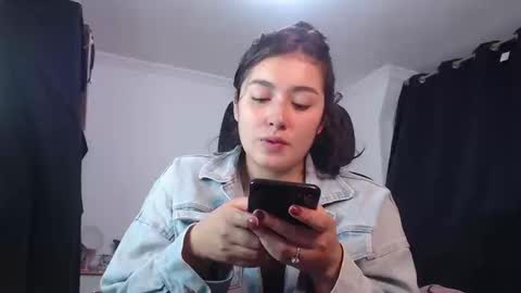 Snapshot of thatgirl2003 chatting on September 2025 03:45:01 PM online show from September 2025 03:45:01 PM