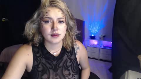 Snapshot of thatgirl2003 chatting on October 2025 04:43:01 AM online show from October 2025 04:43:01 AM