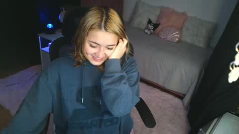 Snapshot of thatgirl2003 chatting on October 2025 12:23:02 PM online show from October 2025 12:23:02 PM