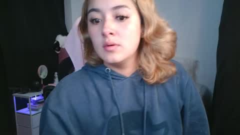 Snapshot of thatgirl2003 chatting on November 2025 10:27:01 AM online show from November 2025 10:27:01 AM