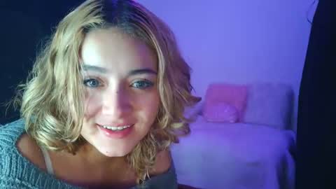 Snapshot of thatgirl2003 chatting on November 2025 09:17:02 AM online show from November 2025 09:17:02 AM