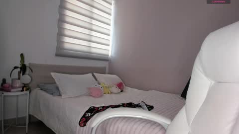 nina mirley online show from September 2025 01:47:01 PM