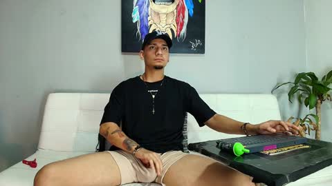 SCOTT  THEO  KAMERON  GENDERSON online show from December 2024 01:39:02 AM