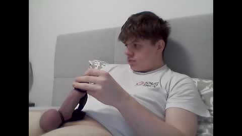 thecuteguy144949 online show from February 2025 05:54:01 PM