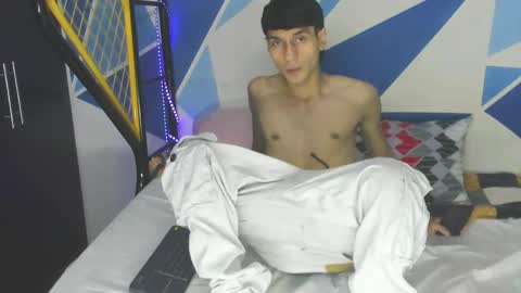 Snapshot of thedemonbroth3rs chatting on April 2026 01:15:01 AM thedemonbroth3rs online show from April 2026 01:15:01 AM