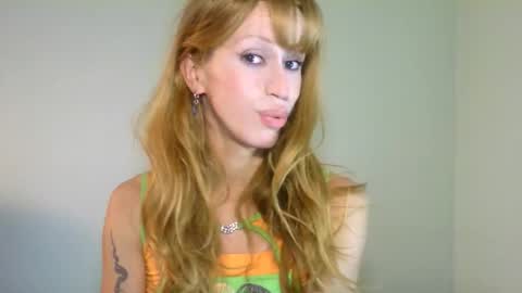 Snapshot of thedollxxxperience chatting on September 2025 09:04:02 PM Yolanda online show from September 2025 09:04:02 PM