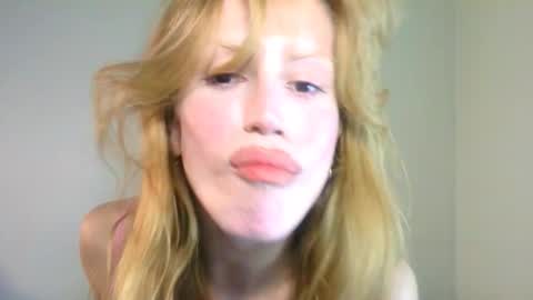 Snapshot of thedollxxxperience chatting on September 2025 06:42:01 PM Yolanda online show from September 2025 06:42:01 PM