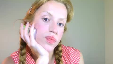 Snapshot of thedollxxxperience chatting on September 2025 06:43:02 PM Yolanda online show from September 2025 06:43:02 PM