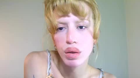 Snapshot of thedollxxxperience chatting on September 2025 05:39:02 PM Yolanda online show from September 2025 05:39:02 PM