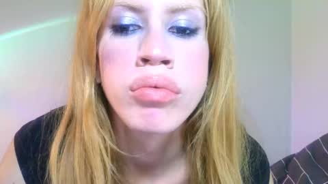 Snapshot of thedollxxxperience chatting on October 2025 08:11:02 PM Yolanda online show from October 2025 08:11:02 PM