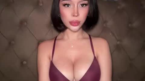 Elle  dont forget to folloW me and thumbs up online show from March 2026 11:06:01 AM