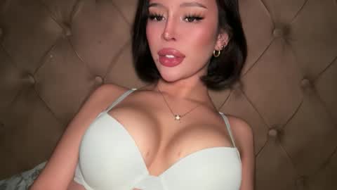 Elle  dont forget to folloW me and thumbs up online show from March 2026 12:25:02 AM