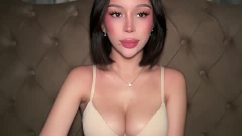 Elle  dont forget to folloW me and thumbs up online show from May 2026 09:58:01 AM