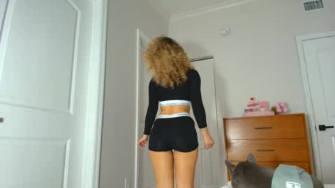 Lily Marie online show from January 2025 06:49:01 PM