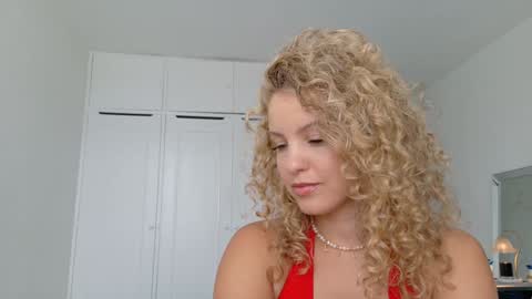 Snapshot of theislandgirl chatting on May 2026 04:36:02 PM Lily Marie online show from May 2026 04:36:02 PM