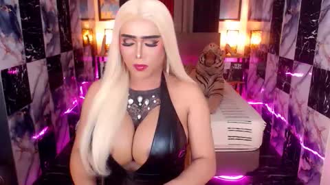 Paula online show from November 2025 07:13:02 PM