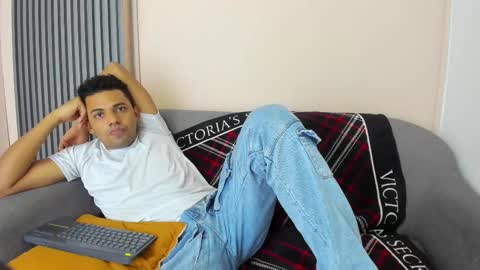 theo_morris online show from March 2026 04:18:02 AM