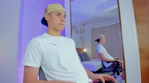  THEO- MATEO  online show from December 2024 12:27:01 PM