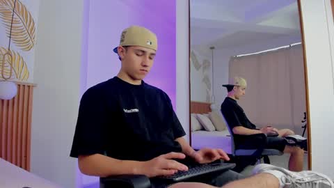  THEO- MATEO  online show from December 2024 01:29:02 PM