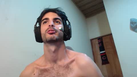 Santiago Enrique online show from December 2025 05:06:02 AM