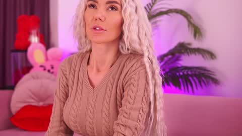 Snapshot of therealfallingangel chatting on December 2024 02:31:02 PM Deea online show from December 2024 02:31:02 PM