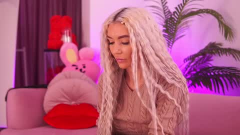 Snapshot of therealfallingangel chatting on December 2024 05:33:02 PM Deea online show from December 2024 05:33:02 PM