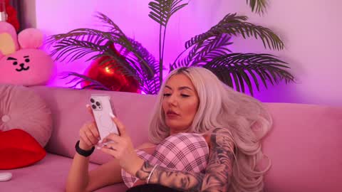 Snapshot of therealfallingangel chatting on January 2025 06:12:02 PM Deea online show from January 2025 06:12:02 PM