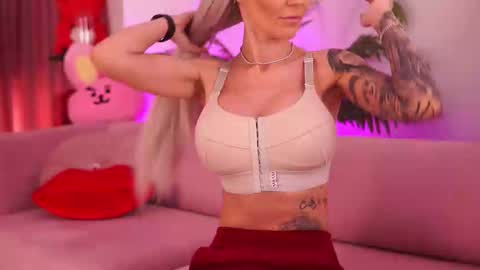 Snapshot of therealfallingangel chatting on February 2025 09:58:02 AM Deea online show from February 2025 09:58:02 AM